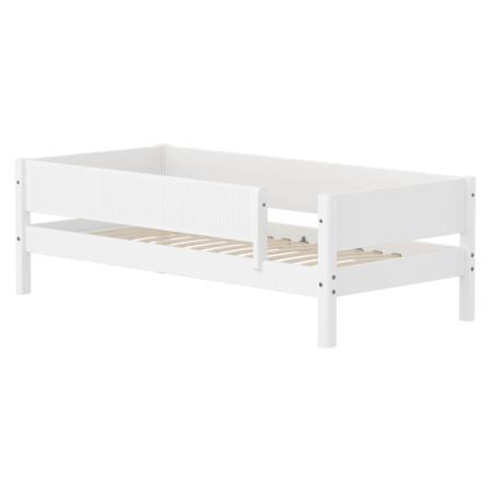 Flexa White bed met uitvalbeschermer Grooves